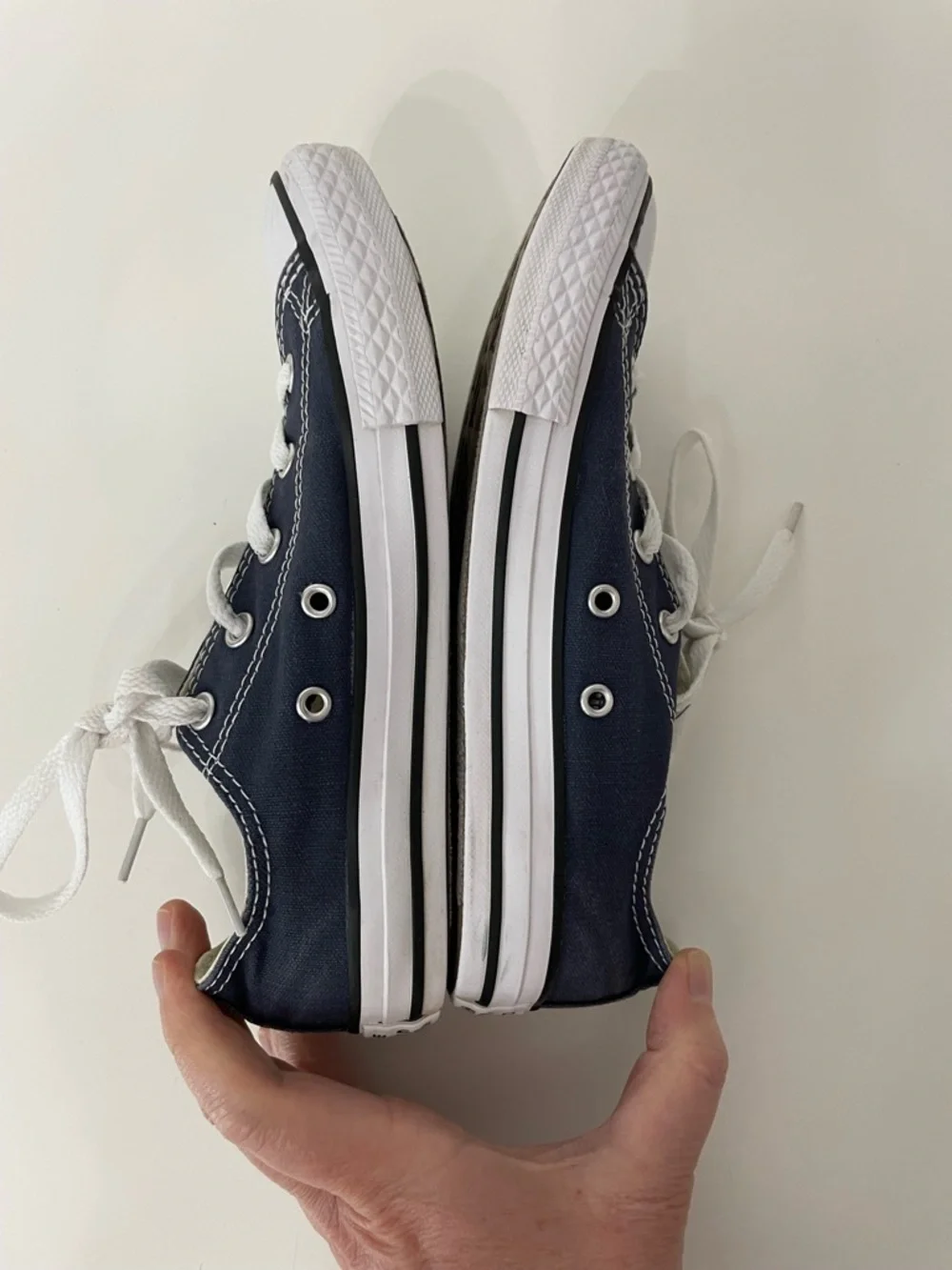Converse Chuck Taylor All Star Kids Navy Canvas Low-Top Sneakers, size 3Y